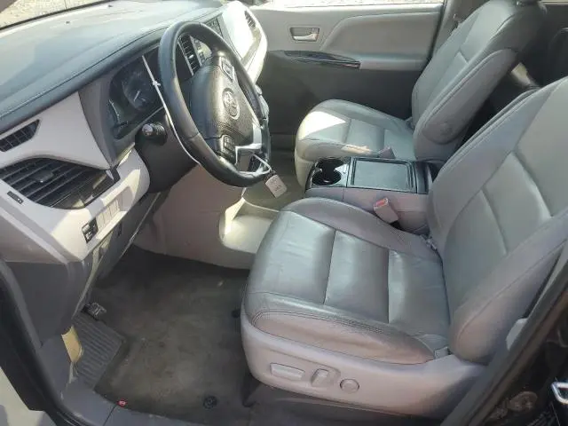 2018 TOYOTA SIENNA XLE  