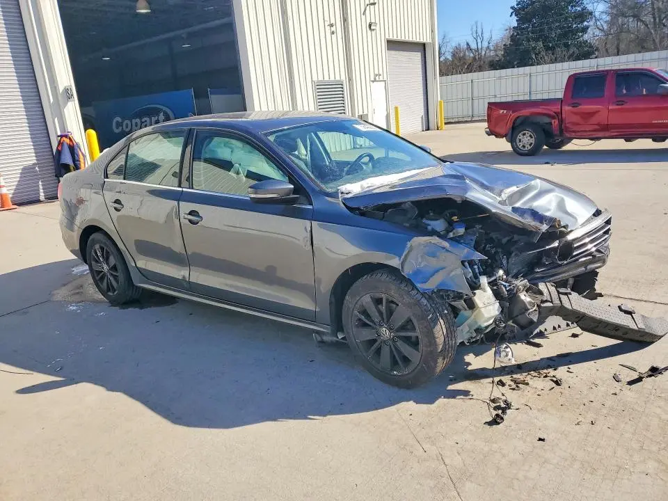 2016 VOLKSWAGEN JETTA SE  