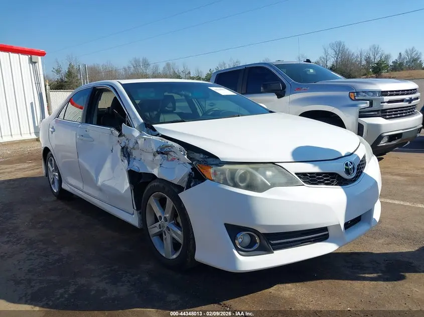 2013 TOYOTA CAMRY SE