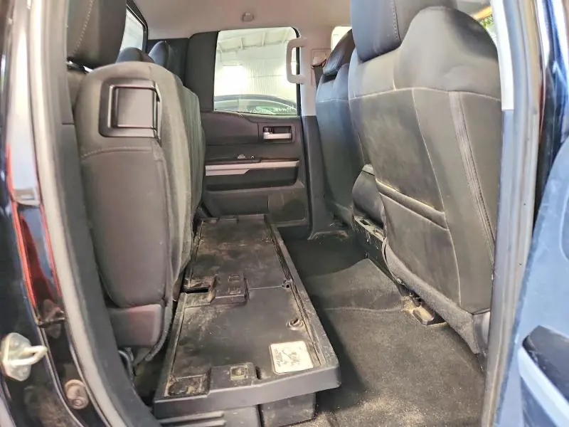 2017 TOYT TUNDRA SR5   