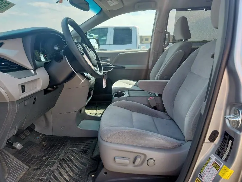 2016 TOYOTA SIENNA LE  