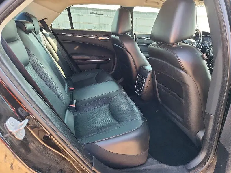 2019 CHRYSLER 300 LIMITED  