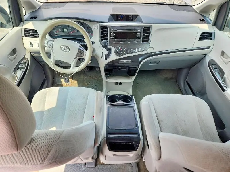 2014 TOYOTA SIENNA LE  