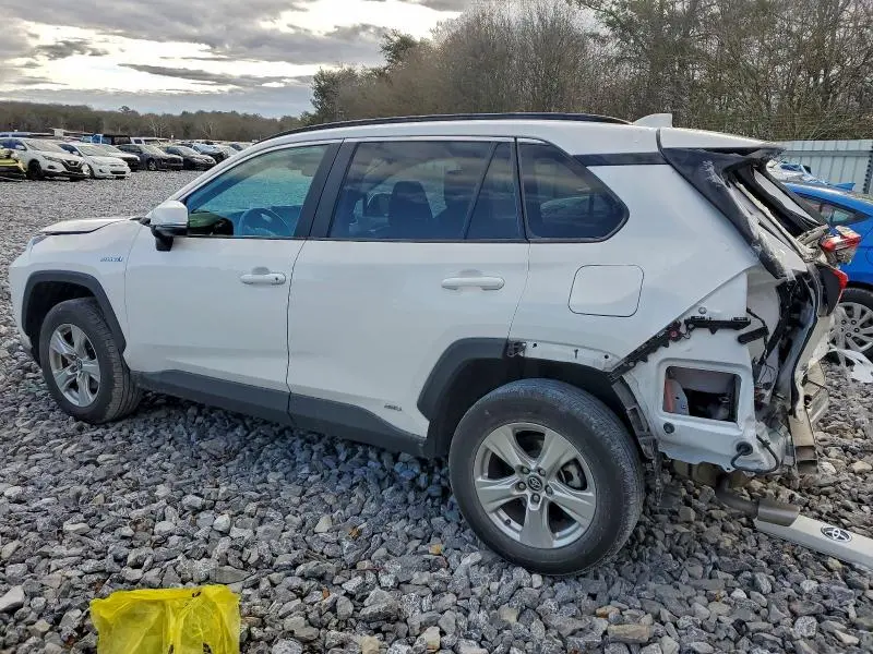 2020 TOYOTA RAV4 XLE  