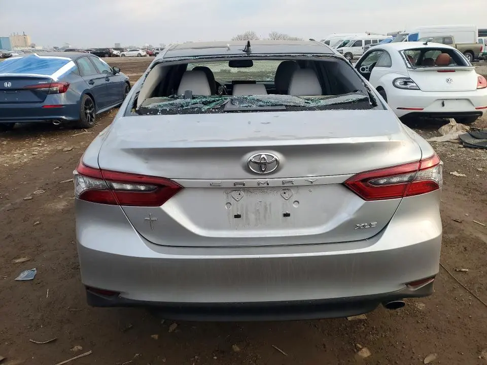 2023 TOYOTA CAMRY XLE  