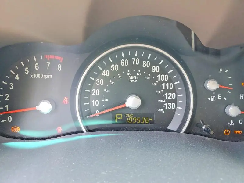 2012 KIA SEDONA LX  