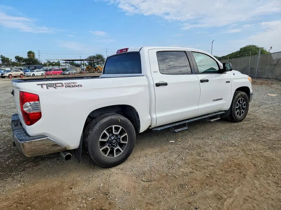 2017 TOYOTA TUNDRA CREWMAX SR5  