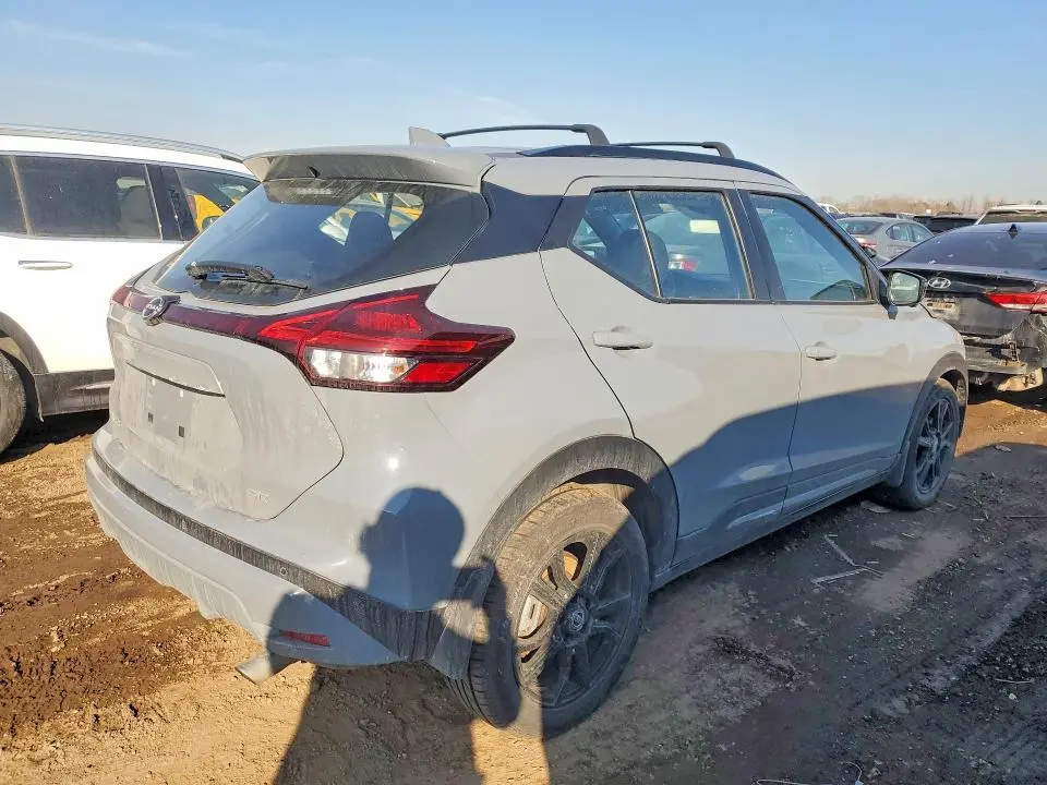 2022 NISSAN KICKS SR  
