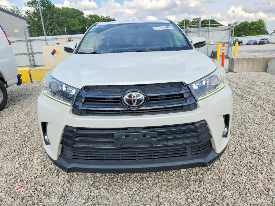 2017 TOYOTA HIGHLANDER SE  