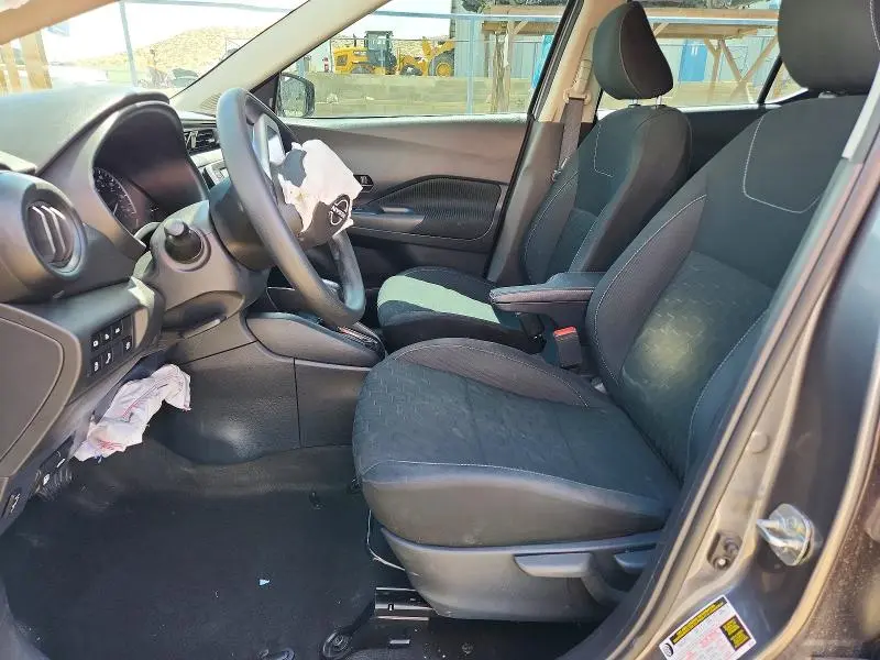 2022 NISSAN KICKS S  