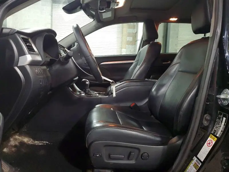 2017 TOYOTA HIGHLANDER XLE  
