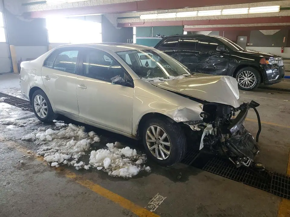 2010 VOLKSWAGEN JETTA SE  