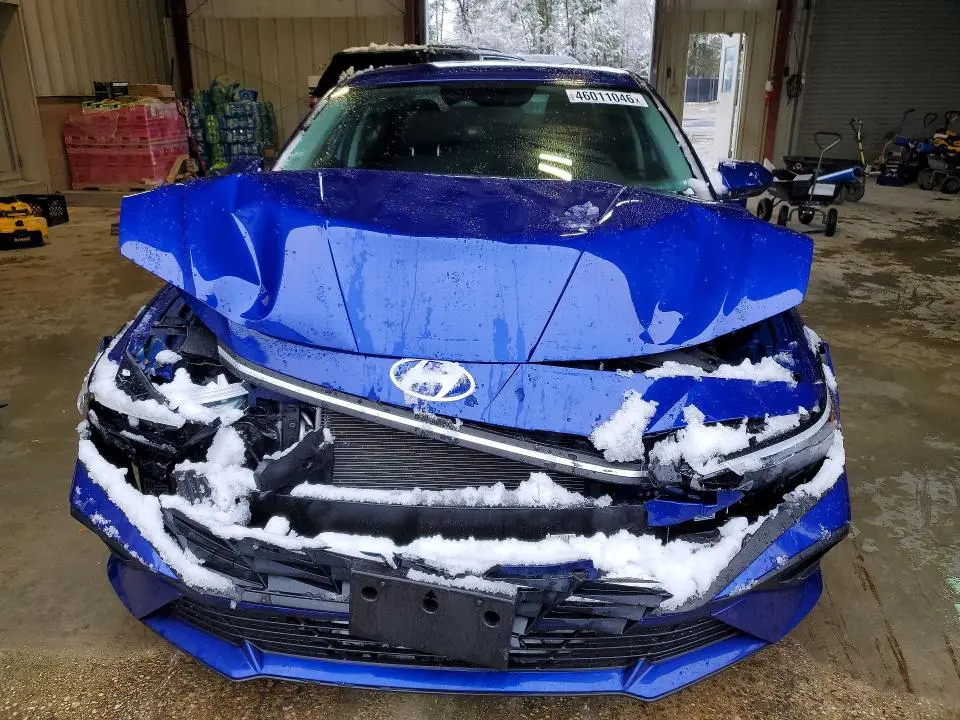 2025 HYUNDAI ELANTRA SE  
