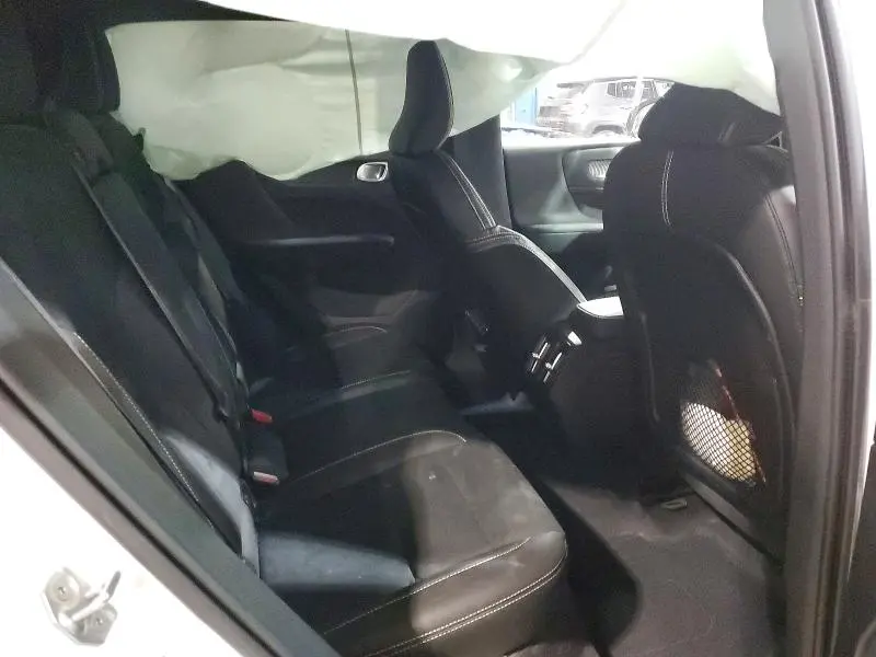 2022 VOLVO XC40 P8 RECHARGE PLUS  