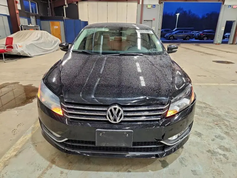 2015 VOLKSWAGEN PASSAT SE  