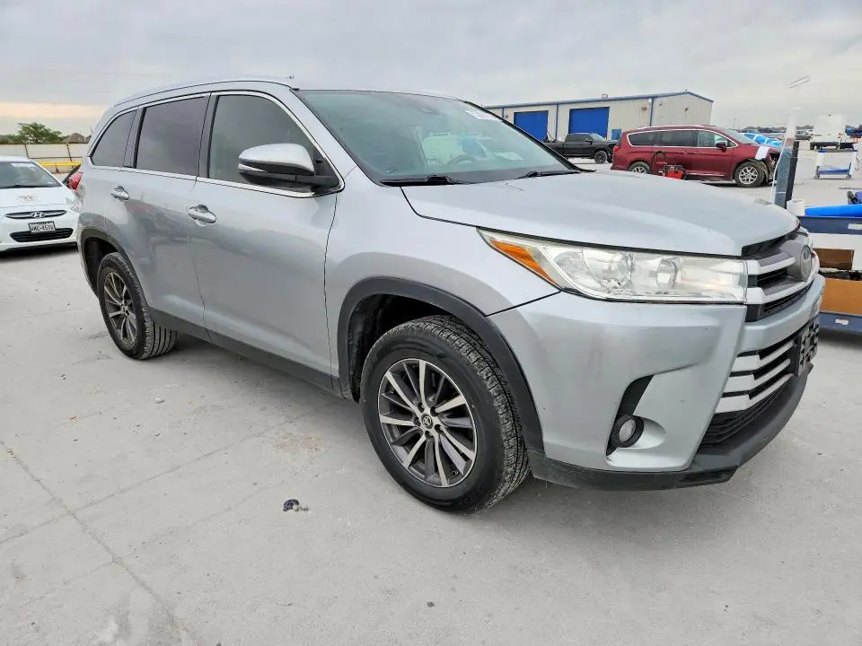 2019 TOYOTA HIGHLANDER XLE  