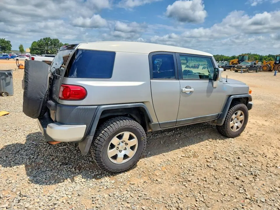 2010 TOYOTA FJ CRUISER BASE  