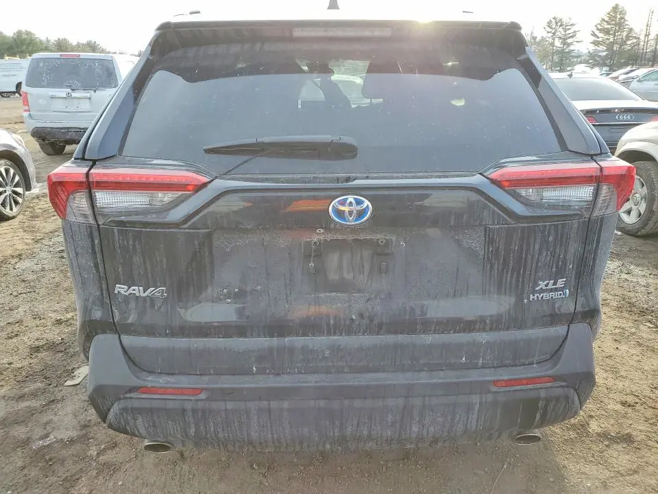 2022 TOYOTA RAV4 XLE  