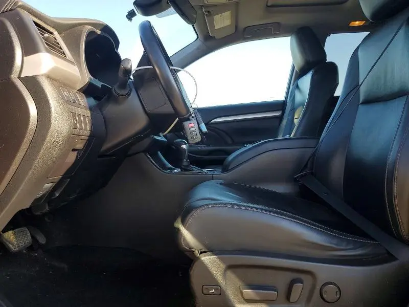 2017 TOYOTA HIGHLANDER XLE  