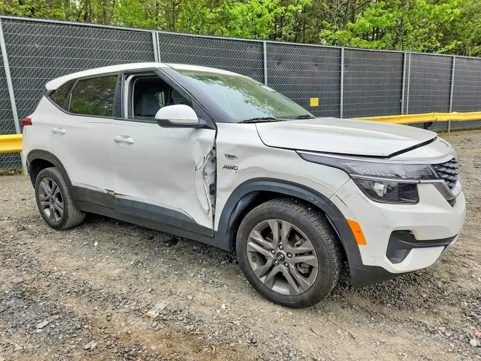 2021 KIA SELTOS LX  