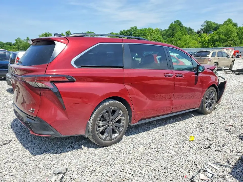 2022 TOYOTA SIENNA XSE  
