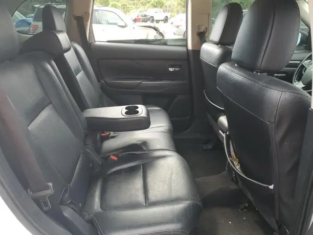 2016 MITSUBISHI OUTLANDER SE