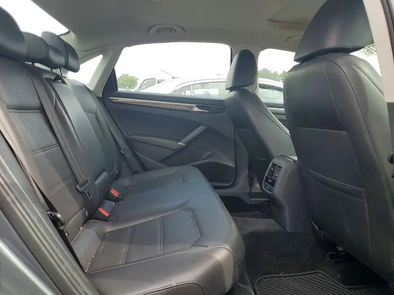2017 VOLKSWAGEN PASSAT SE  