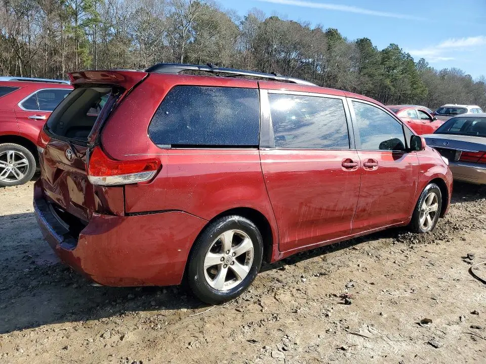 2011 TOYOTA SIENNA   