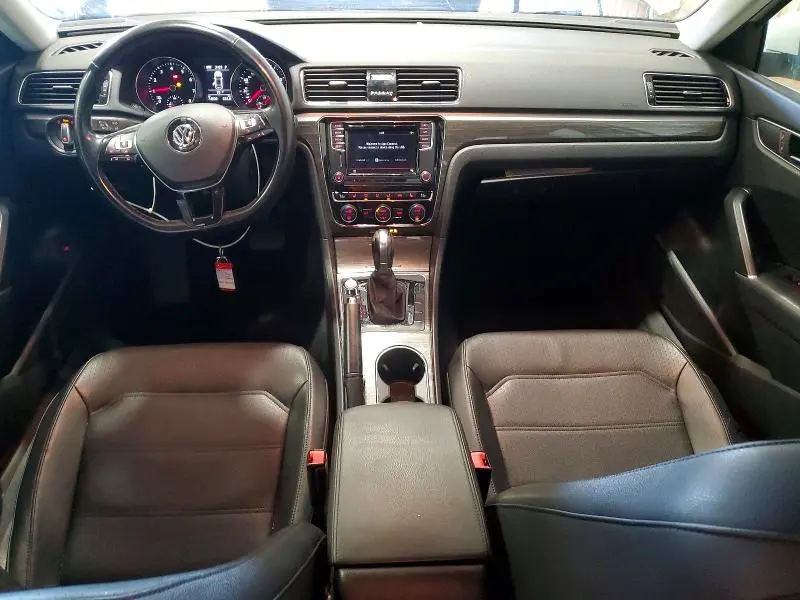 2018 VOLKSWAGEN PASSAT SE  