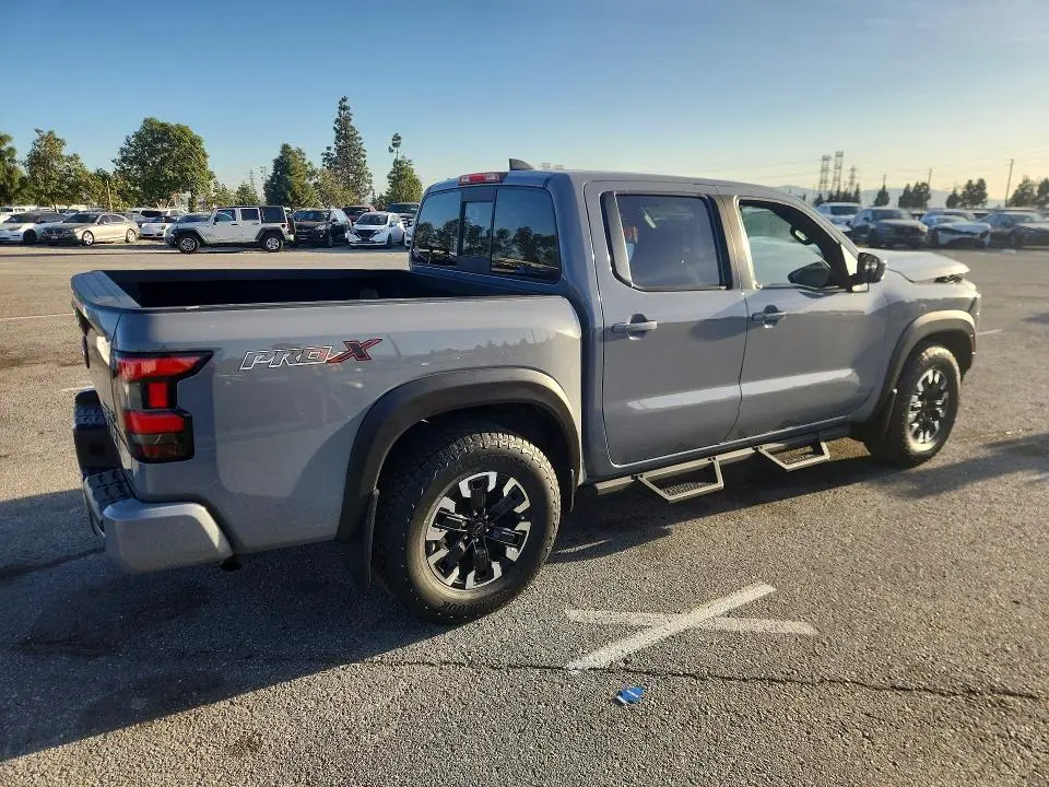 2022 NISSAN FRONTIER S  