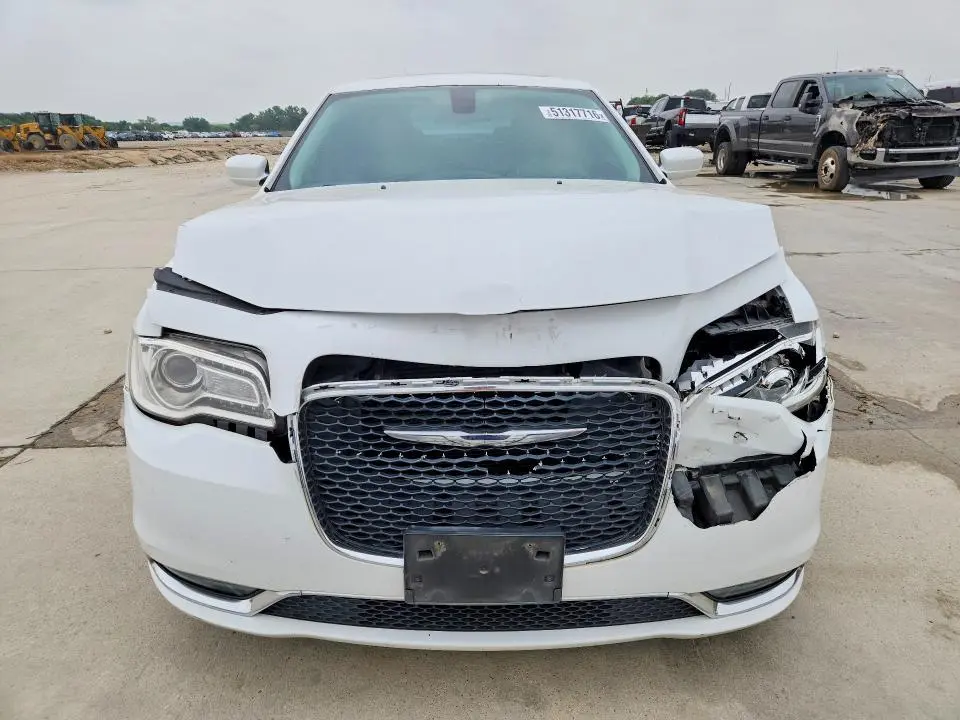 2016 CHRYSLER 300 LIMITED  