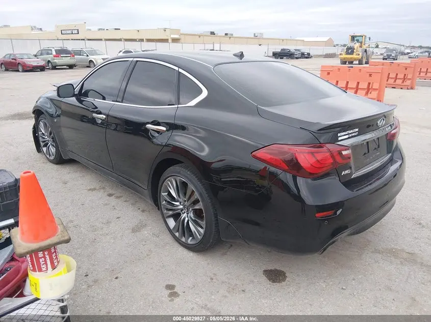 2017 INFINITI Q70 3.7X