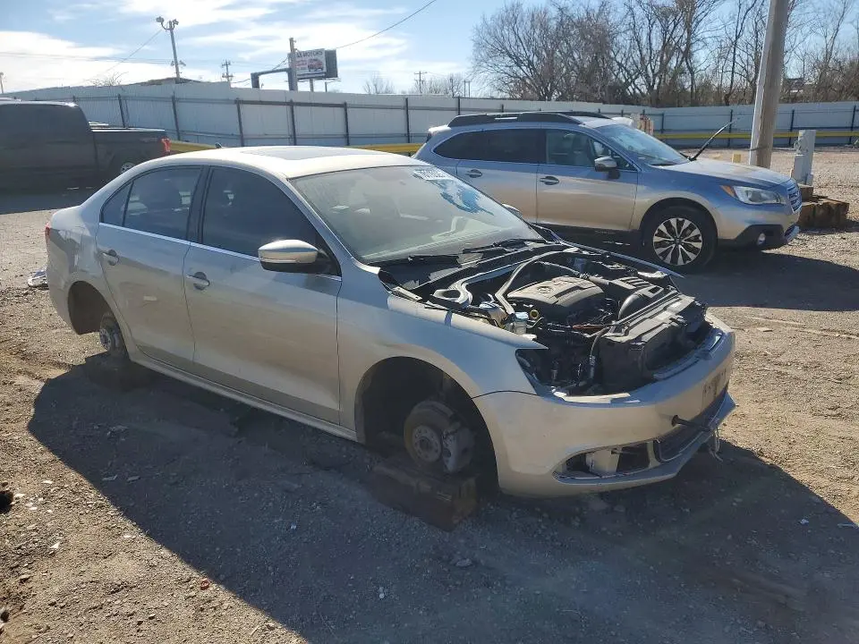 2014 VOLKSWAGEN JETTA SE  