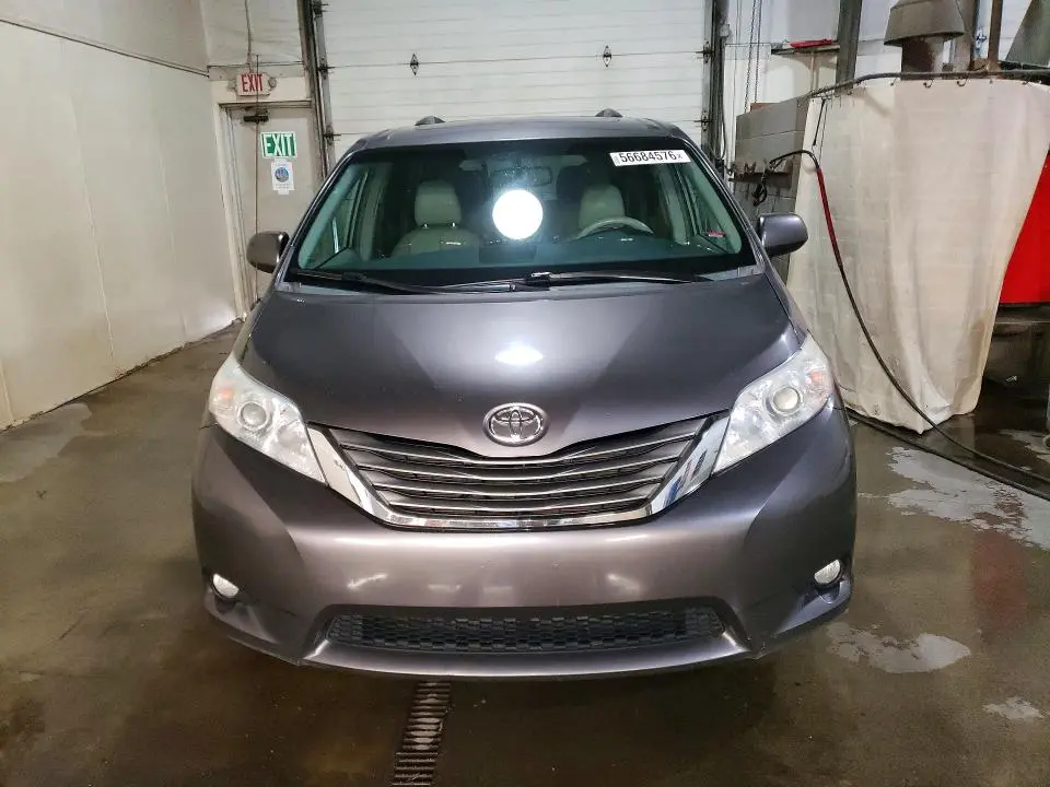 2014 TOYOTA SIENNA XLE 7-PASSENGER  