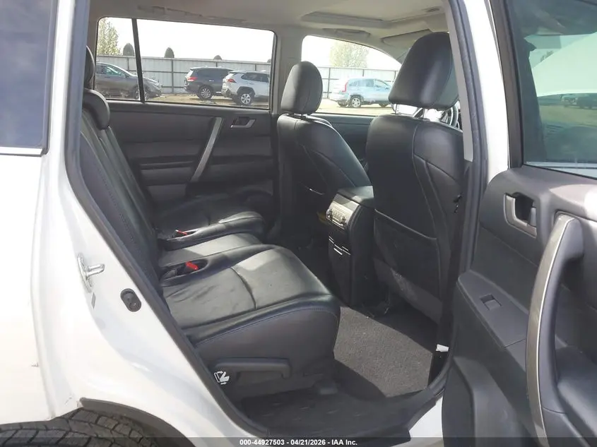 2013 TOYOTA HIGHLANDER SE V6