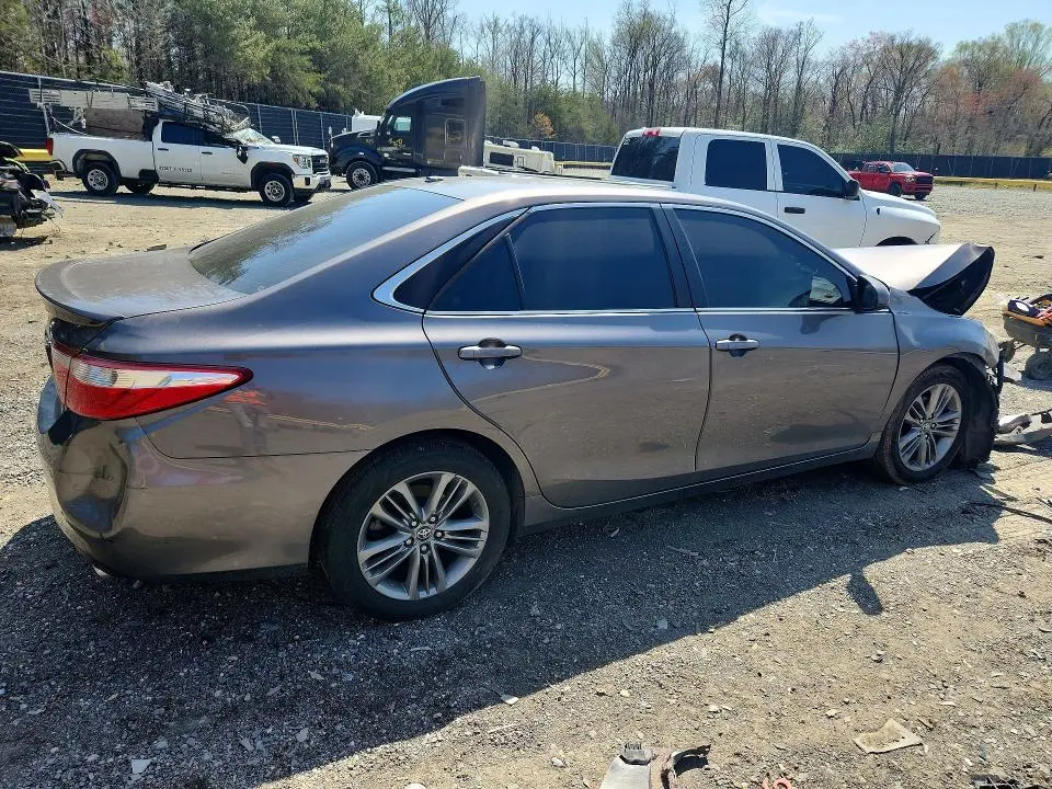 2017 TOYOTA CAMRY SE  