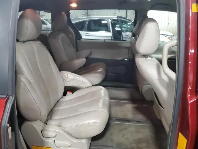 2011 TOYOTA SIENNA LE  