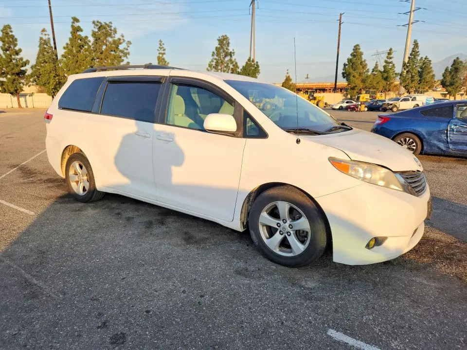 2011 TOYOTA SIENNA LE 8-PASSENGER  