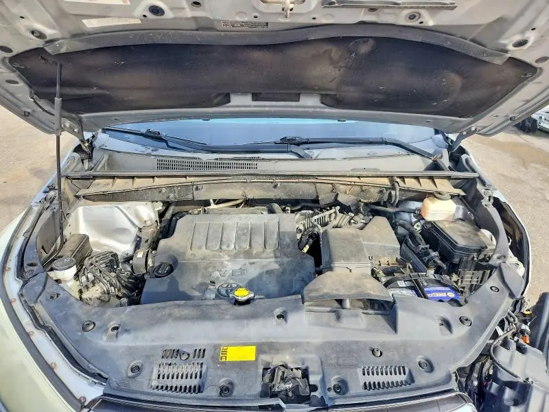 2015 TOYOTA HIGHLANDER LE  