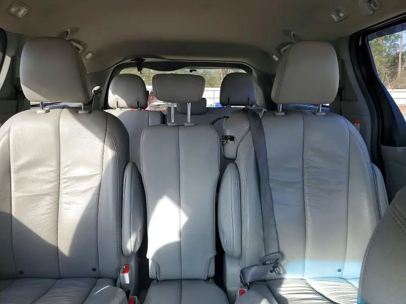 2017 TOYOTA SIENNA XLE  