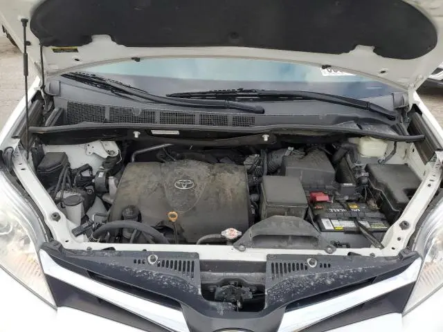 2019 TOYOTA SIENNA LE  