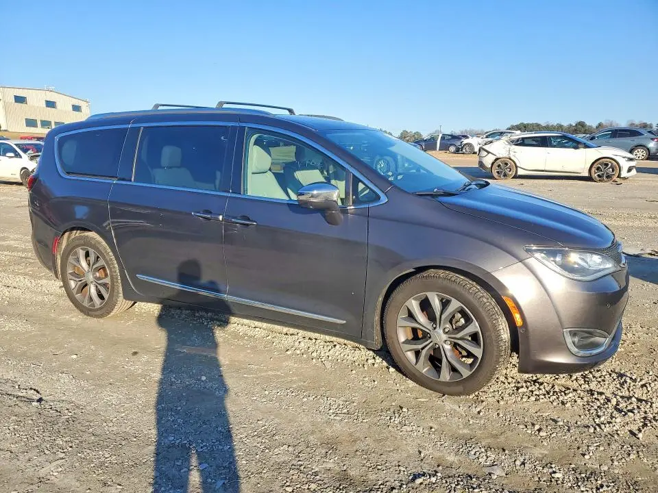 2017 CHRYSLER PACIFICA LIMITED  