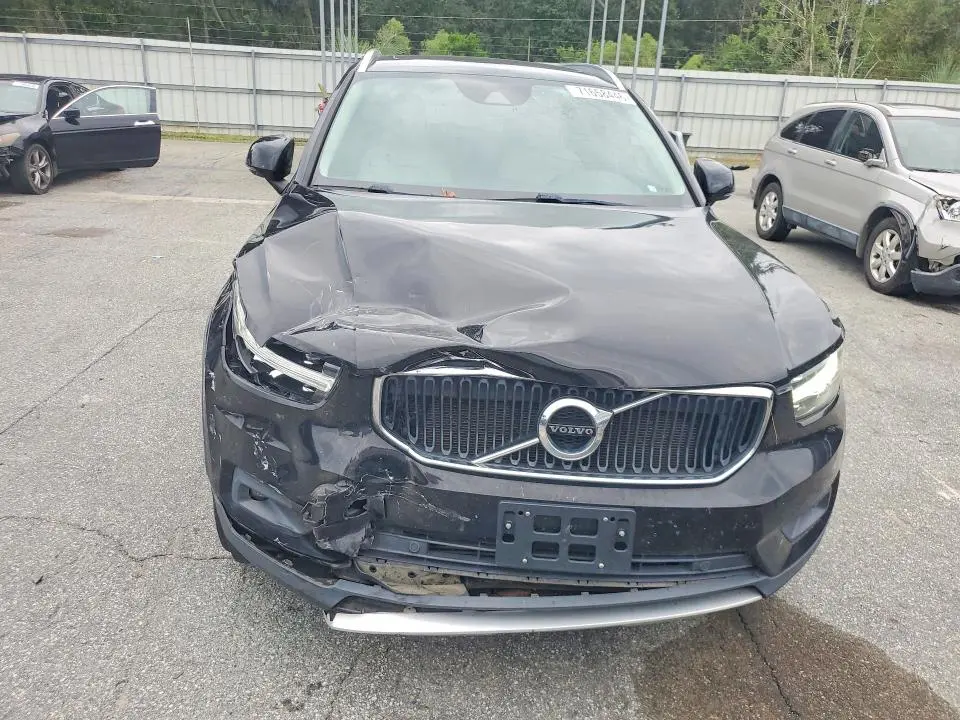 2021 VOLVO XC40 T5 MOMENTUM  