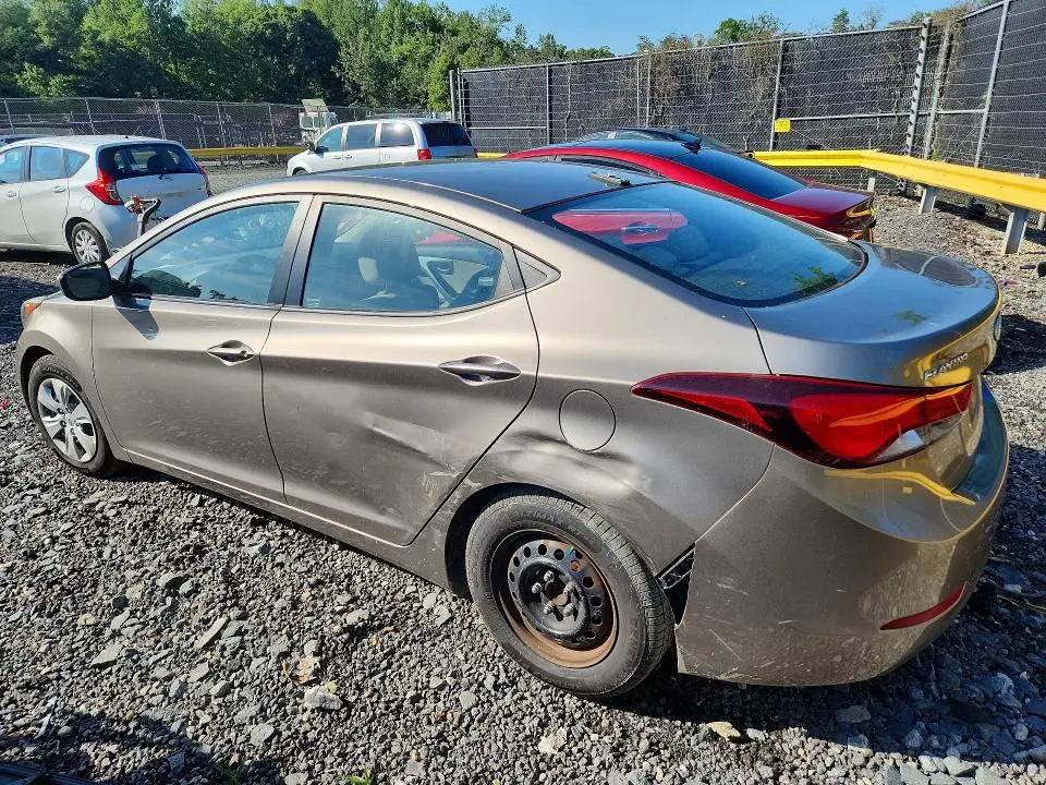 2016 HYUNDAI ELANTRA SE  