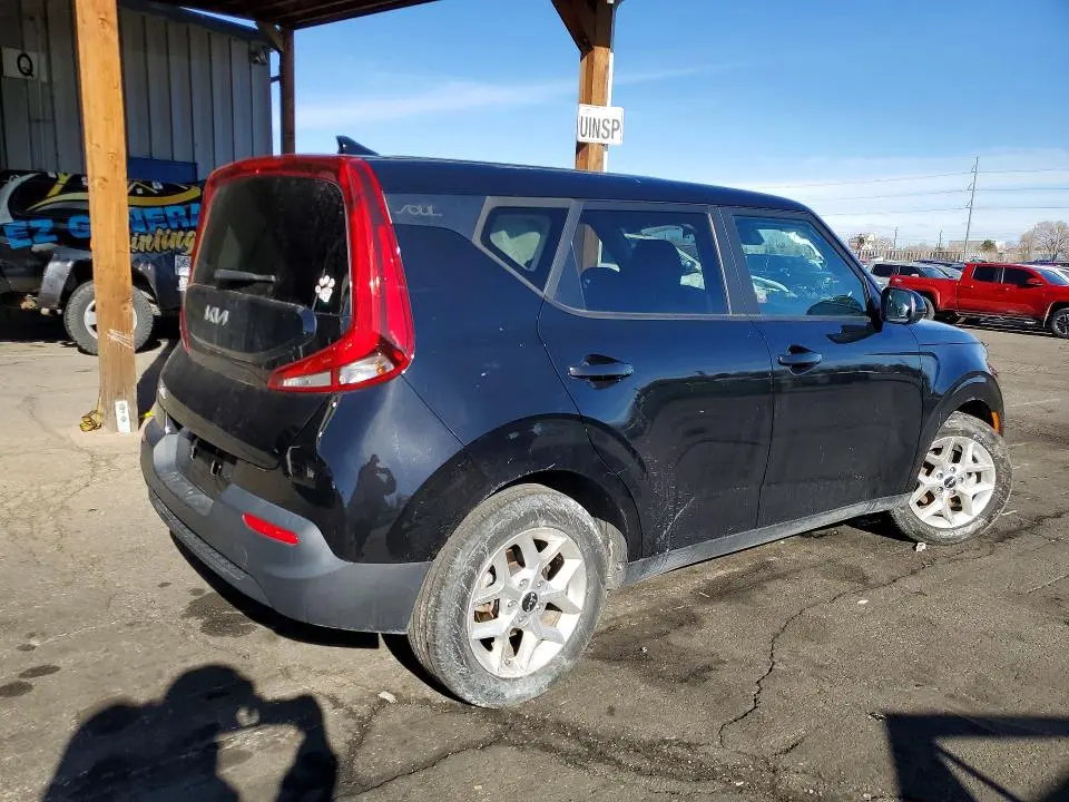 2022 KIA SOUL LX  