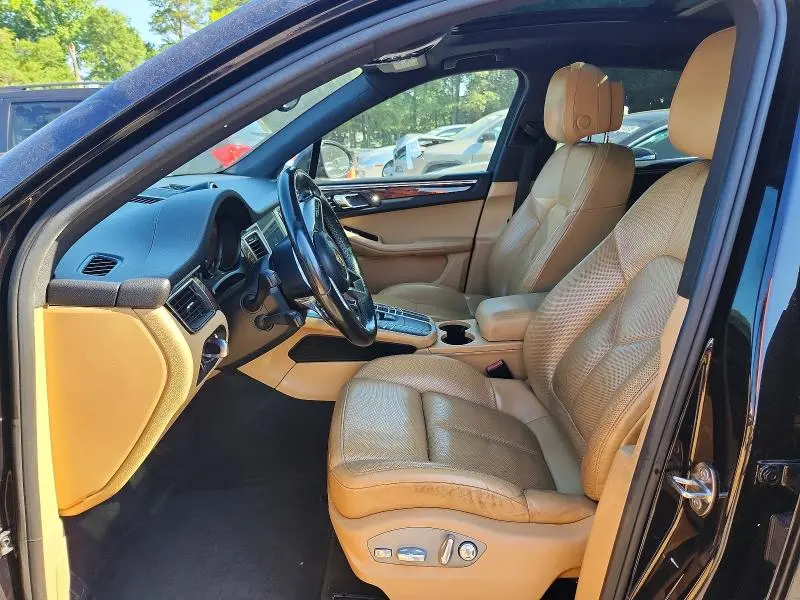 2017 PORSCHE MACAN   