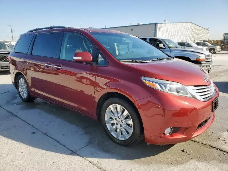 2015 TOYOTA SIENNA XLE  