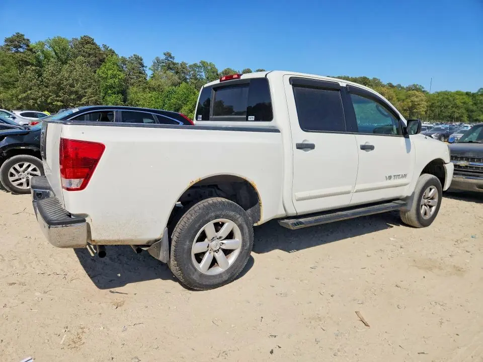 2011 NISSAN TITAN SV  