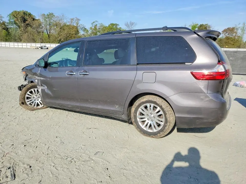2015 TOYOTA SIENNA XLE 8-PASSENGER  