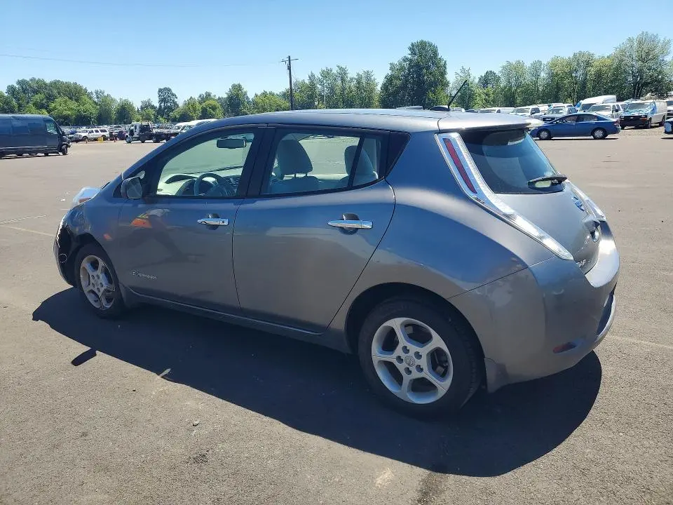 2015 NISSAN LEAF SV  